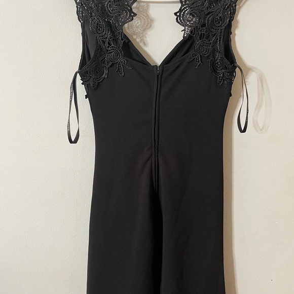 Bisou Bisou lace shoulder dress Size 6‎ - Picture 3 of 6